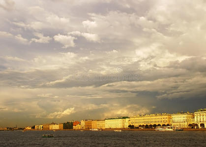 圣彼得堡上空如画的云彩