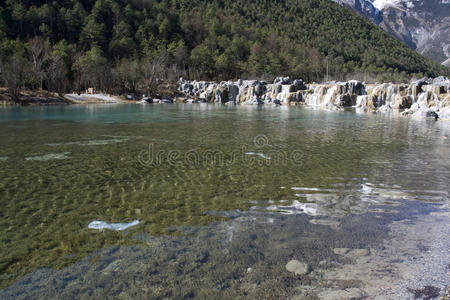 玉龙雪山瀑布湖