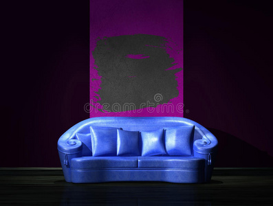涂鸦座位蓝色沙发,墙的紫色部分照片
