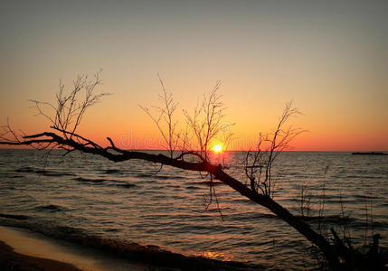 湖边的夕阳