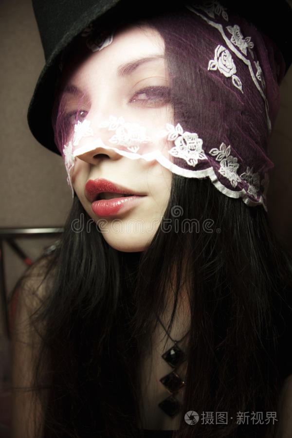 戴帽子戴面纱的美女