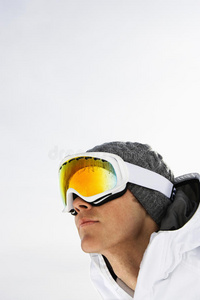 男滑雪者特写照片