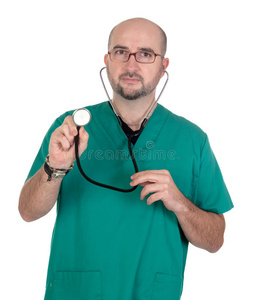 医生用听诊器听诊
