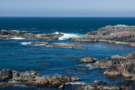 边缘 巨石 风景 岩石 海洋 遥远的 目的地 和平 情景