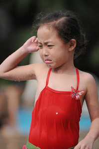 哭泣的女孩照片