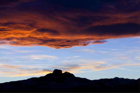 自然 太阳 射线 崎岖不平 风景 天空 环境 小山 早晨