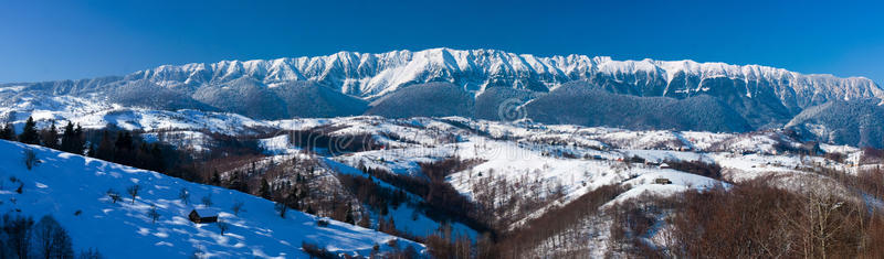 冬季大山全景图图片