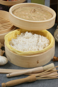 竹笼蒸饭照片