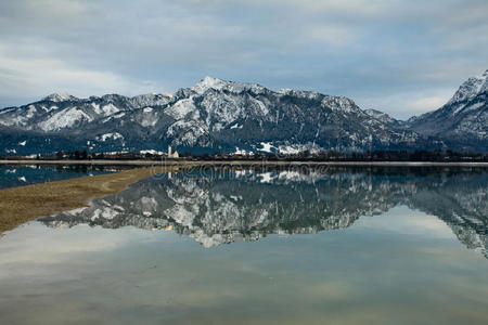 环山冰川湖