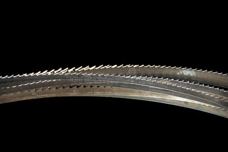 锋利的锯齿状刀片图片