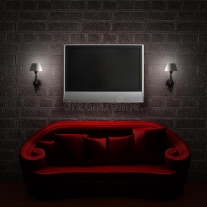 带液晶电视和显示器的红色沙发图片