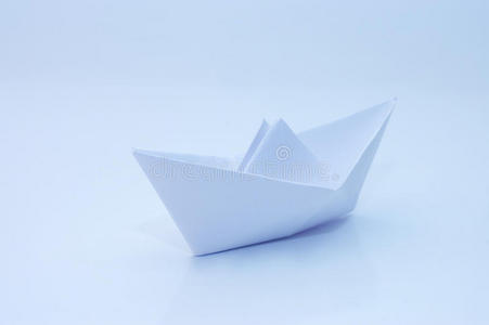 蓝色纸船照片