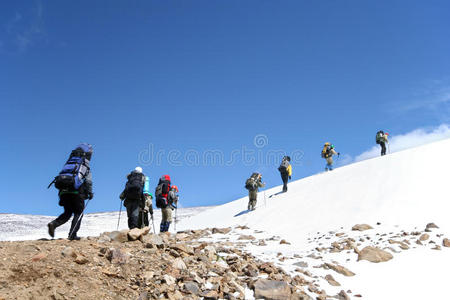 高加索山脉登山的登山者