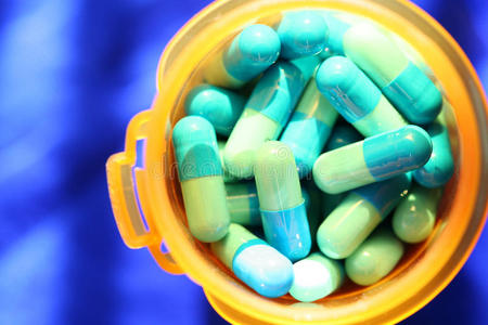 药品，蓝色背景的药片