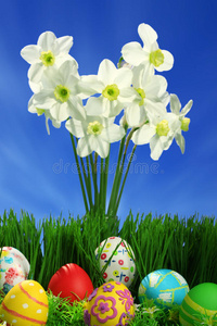 复活节彩蛋收藏和鲜花