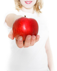 送红苹果的小女孩图片