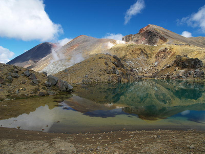 火山湖图片