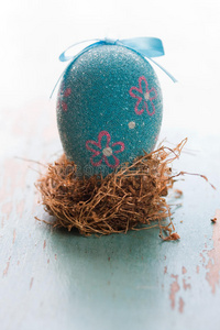 复活节彩蛋在巢里