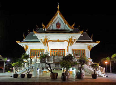 晚上的泰国寺庙