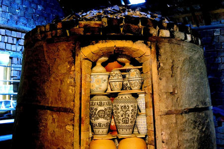 b烘炉厂红砖堆放收集装置砖窑在窑火在窑中燃烧的火窑里着火了.