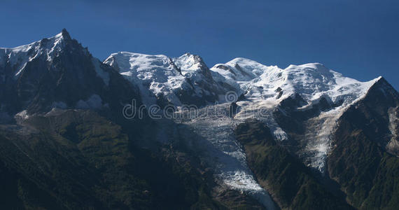 法国阿尔卑斯山的勃朗峰山顶。4807米