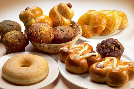 手绘纸杯蛋糕和面包店产品.