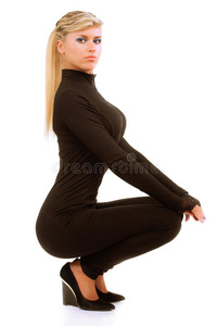 穿运动服的女孩蹲下照片