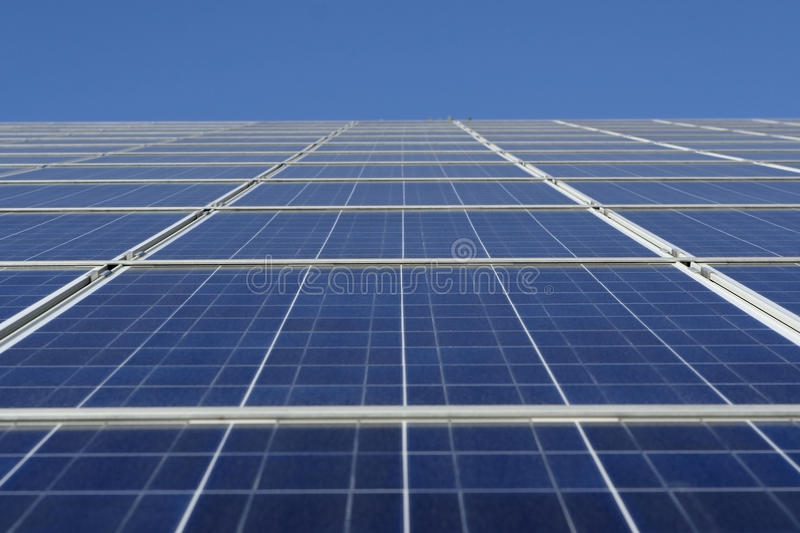 美国实验双重功效的太阳能电池板阵