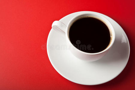 一杯红底咖啡
