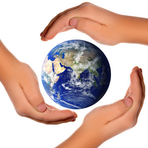 拯救世界双手环抱地球