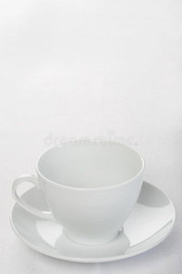 白桌布茶杯