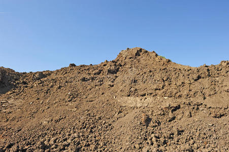 堆积的泥土照片