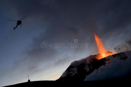 冰岛菲姆沃杜哈尔火山爆发