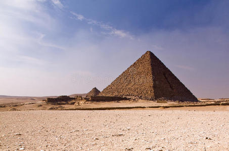沙漠中的金字塔