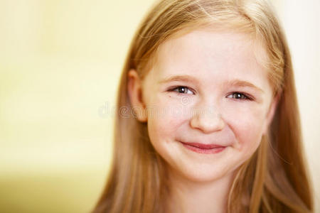微笑的小女孩
