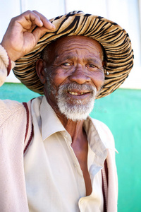 非洲老年男性