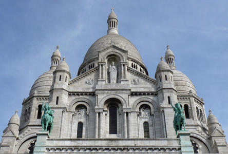 巴黎蒙马特圣心教堂图片