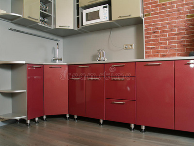现代新型红色厨房，表面亮丽