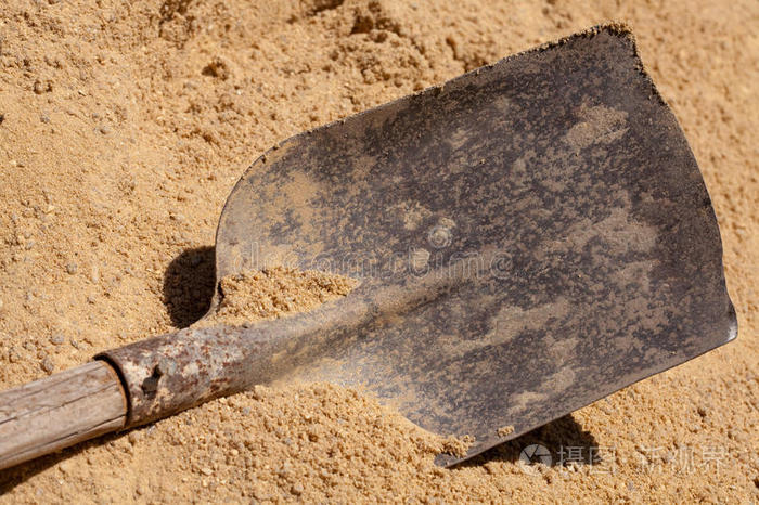 铲子和沙子