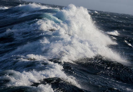 波涛汹涌的海康沃尔郡北极波涛汹涌的海洋照片