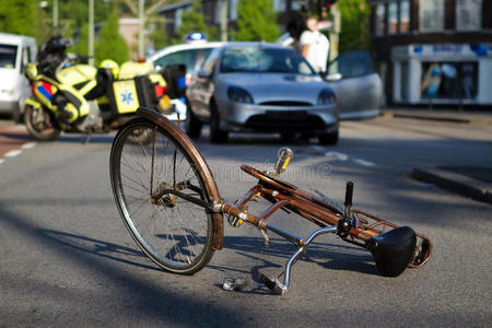 自行车交通事故图片