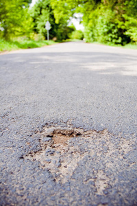 早春道路损坏