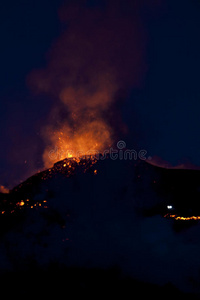 冰岛菲姆沃杜哈尔火山爆发图片