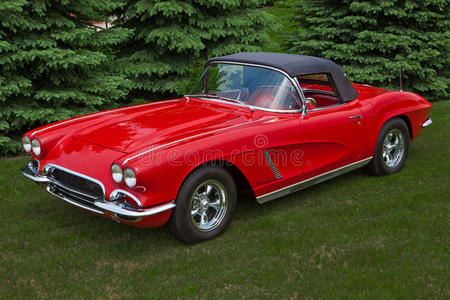 1962年红色corvette敞篷车照片
