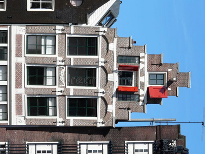 阿姆斯特丹运河上的老房子