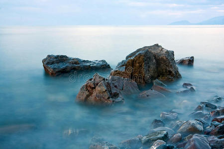 海水中的石头