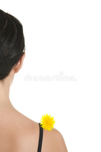 肩上的黄花从背后对女人亲切图片