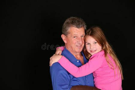 爷爷和小女孩