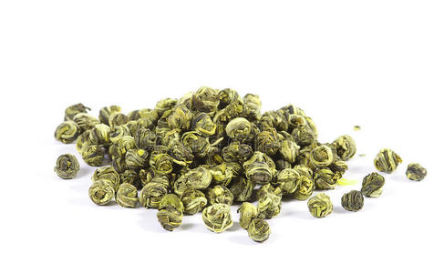 珍珠绿茶,散叶,孤立照片