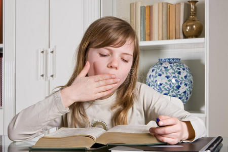 无聊的小孩图片